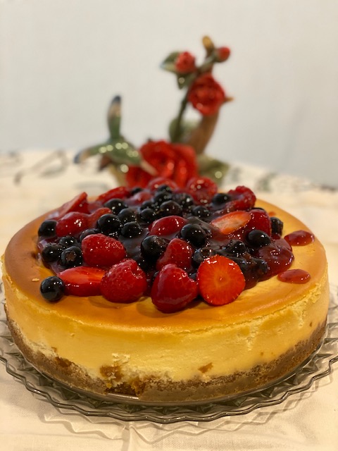 EASY CHEESECAKE WITH BERRY TOPPING